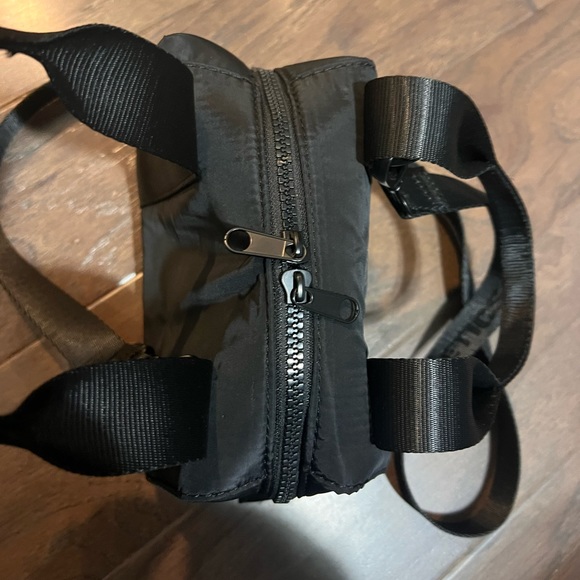Fabletics Crossbody Bag - Picture 2 of 12